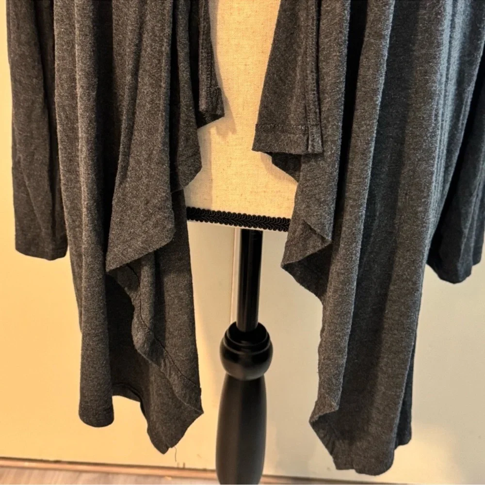 Torrid super soft gray draped open front waterfall cardigan size 1X - Picture 6 of 10